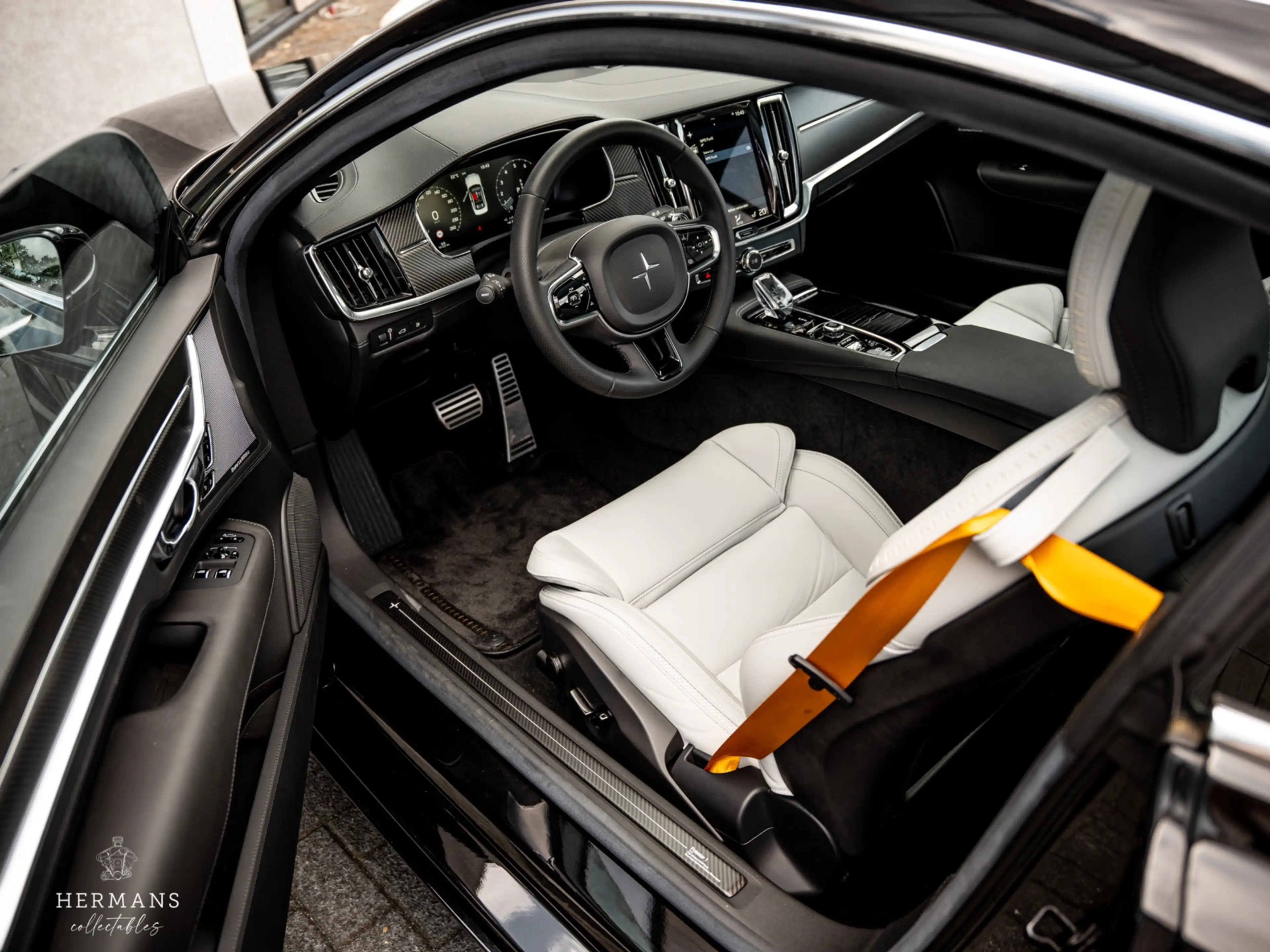 Polestar 1 2.0 T8R / 1 of 1500 / Carbon / Bowers & Wilkins / — photo 28
