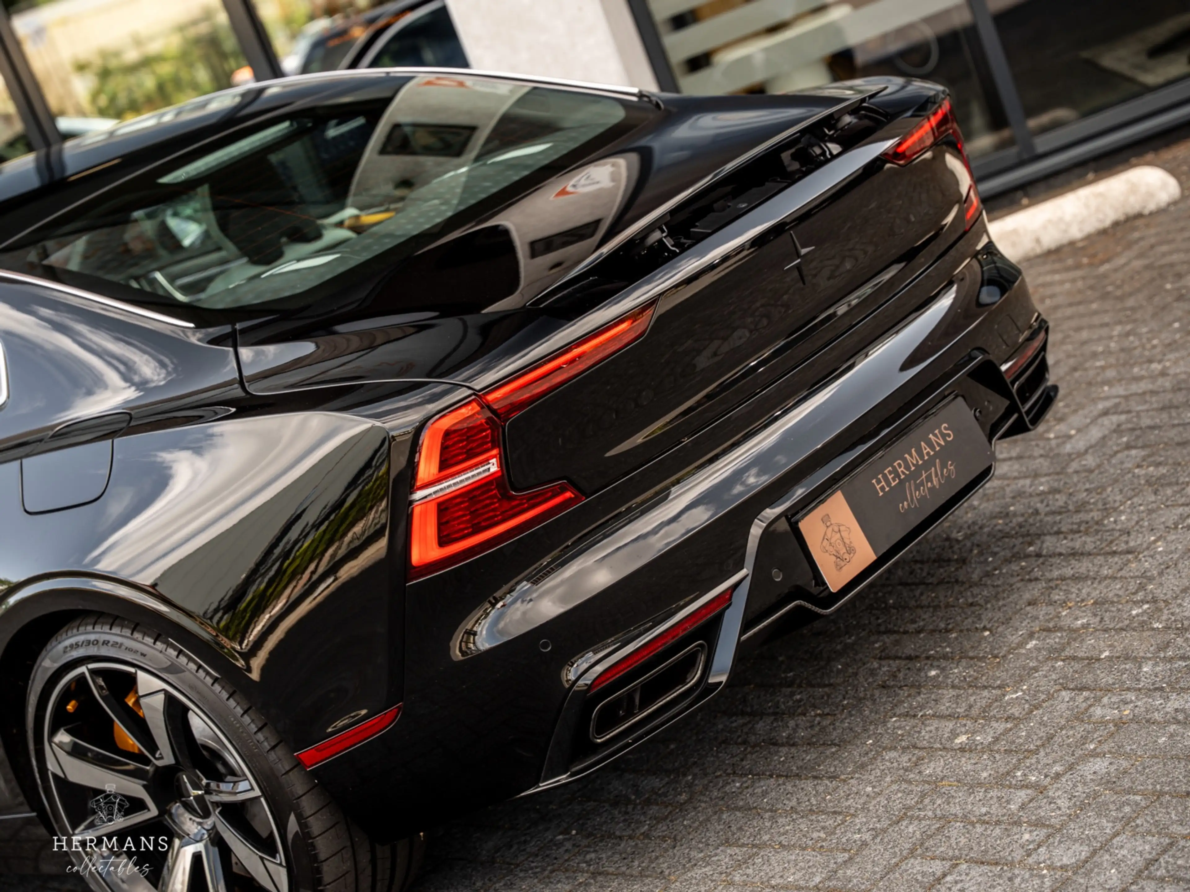 Polestar 1 2.0 T8R / 1 of 1500 / Carbon / Bowers & Wilkins / — photo 13
