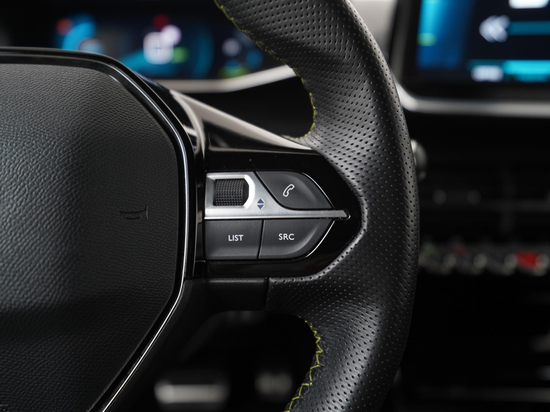 Peugeot e-2008 EV Allure 50 kWh | SOH 92% | Apple/Android Carplay — photo 9