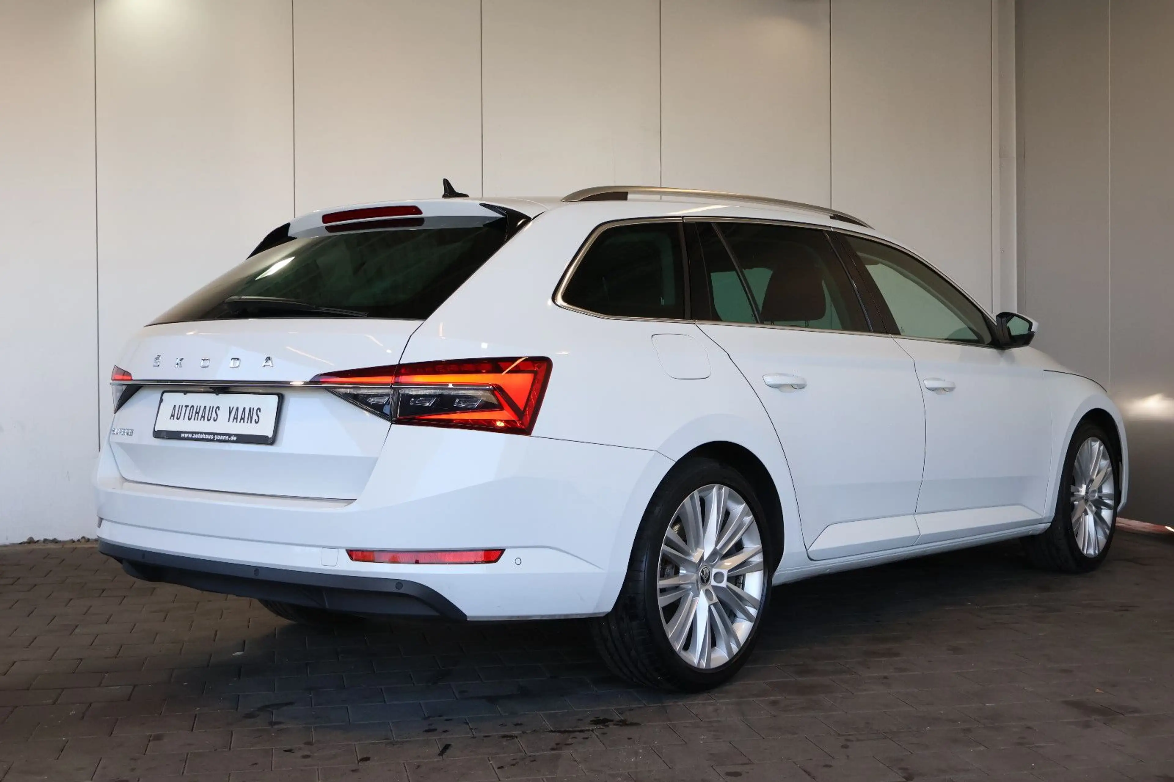 Skoda Superb 2.0 TDI Style AID+ACC+KAM+MEM+LED+19"+AHK — photo 4
