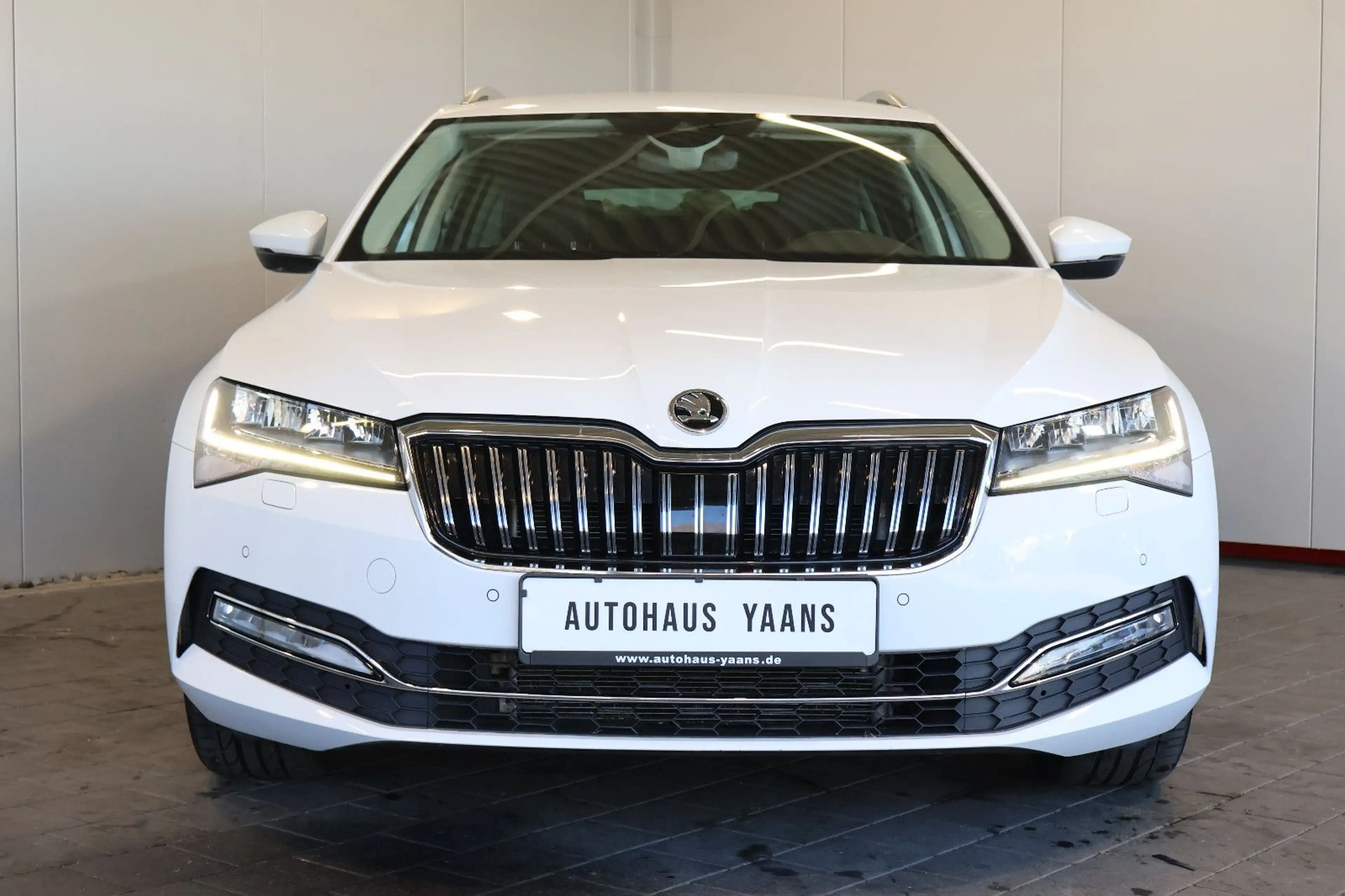 Skoda Superb 2.0 TDI Style AID+ACC+KAM+MEM+LED+19"+AHK — photo 2