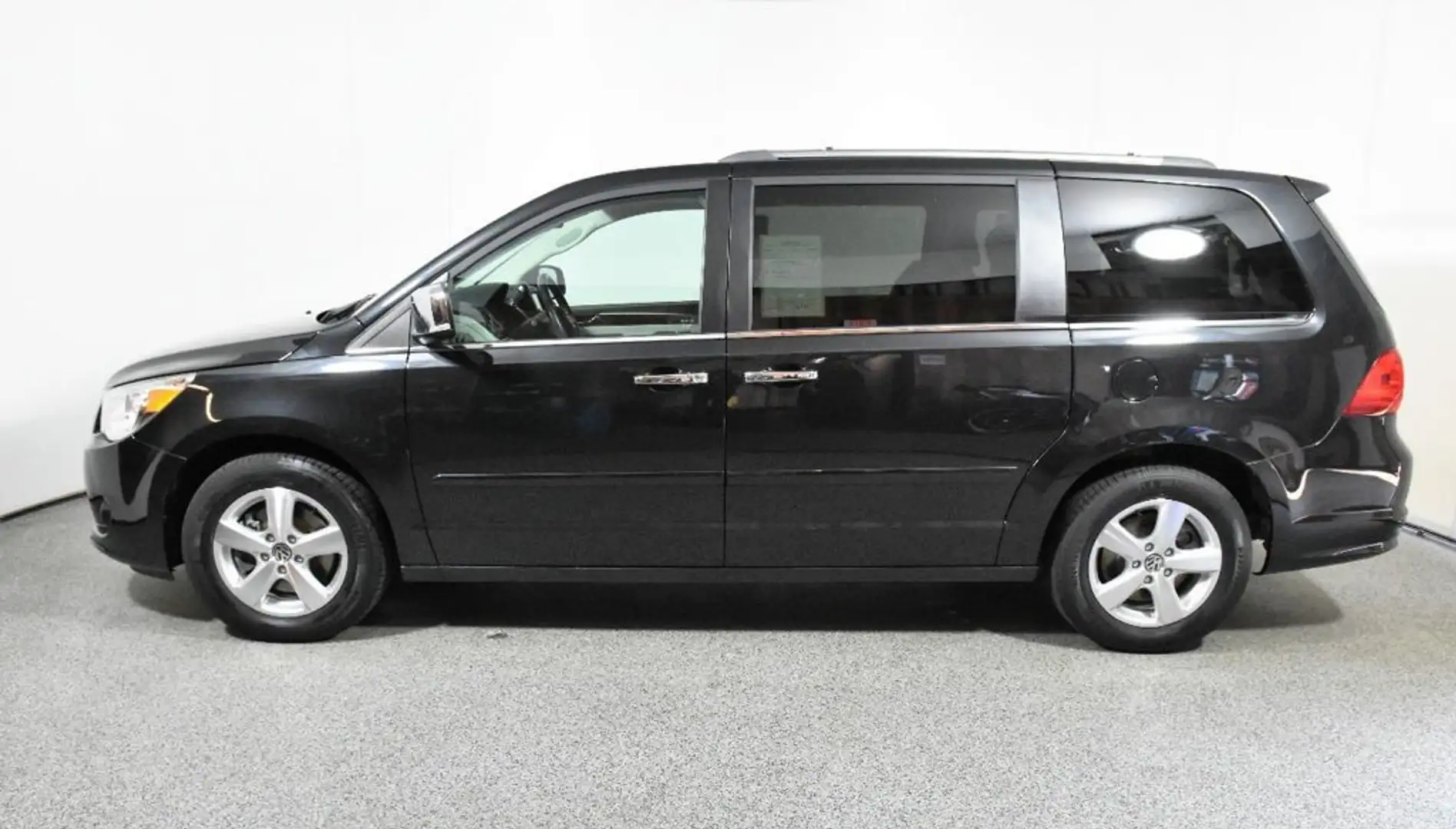 Volkswagen Routan SEL 4.0 benzina GPL Fekete - 1