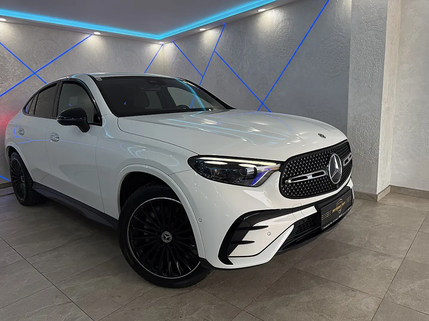 Mercedes-Benz GLC 300 de PHEV Coupé 4MATIC Aut.*BURMESTER*DIGITAL LIG... Weiß - 2