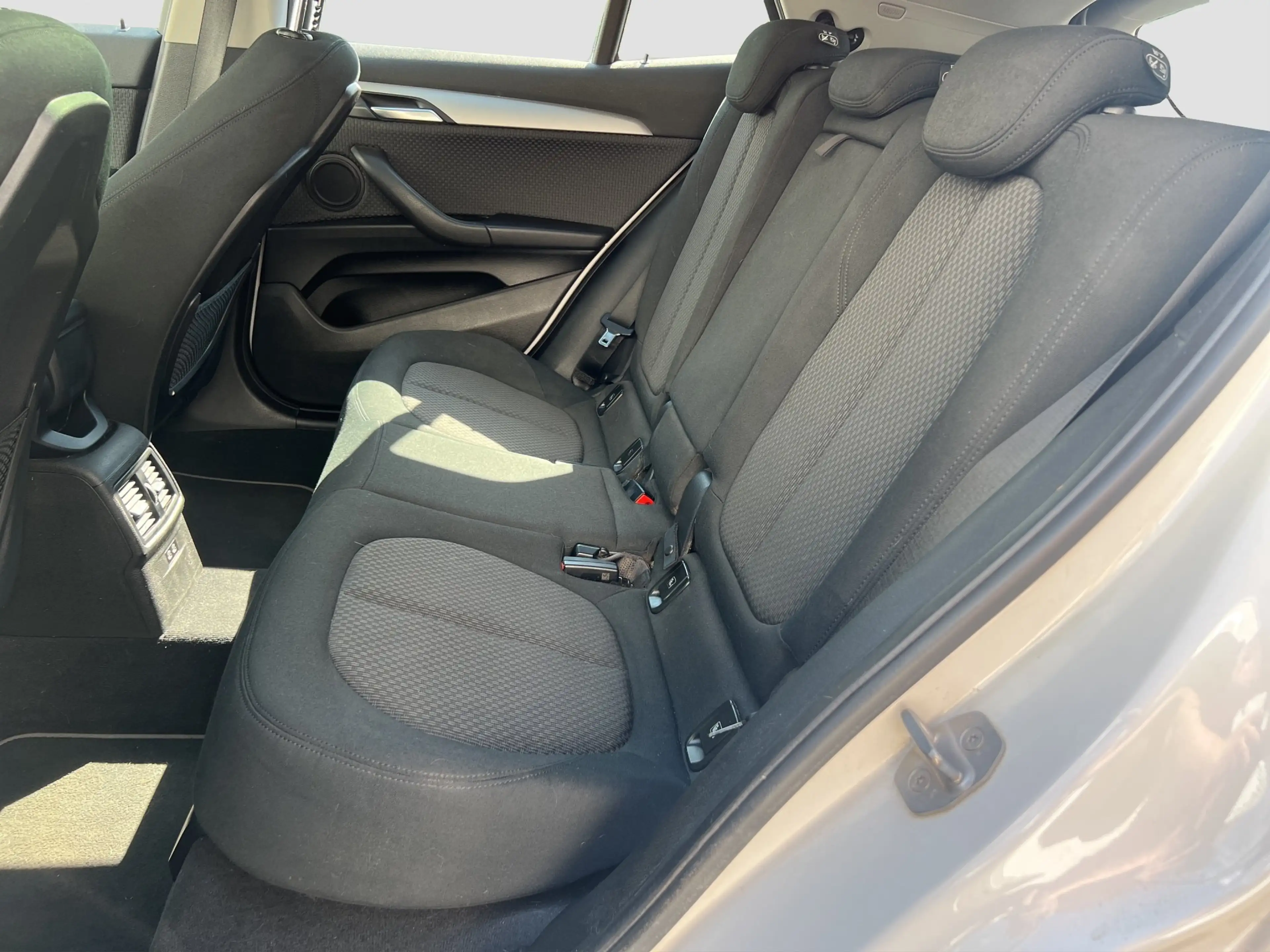BMW X2 sDrive18d +nur an Händler/Export+HU 3/28 — photo 14