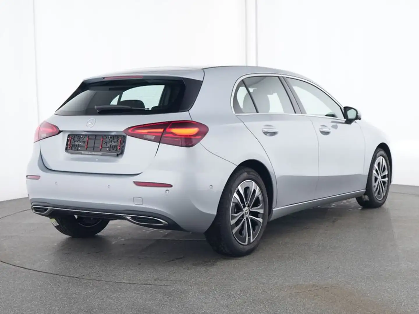 Mercedes-Benz A 180 **Progressive*PDC*360°*Tempomat*DAB*SHZ** Silber - 2