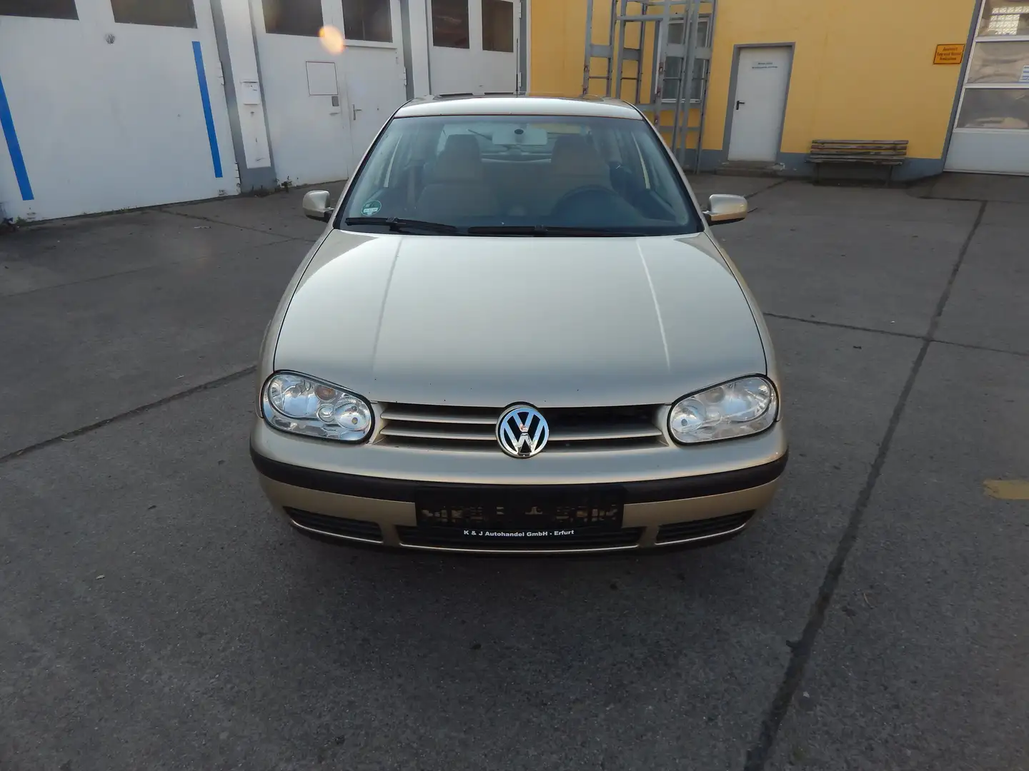 Volkswagen Golf 1.6 Automatik*TÜV-1/2027*SCHIEBEDACH* Gold - 2