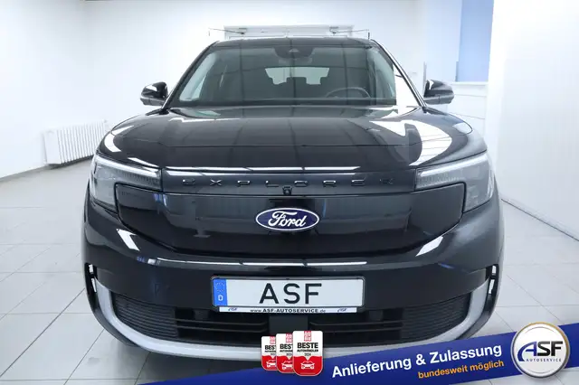 Ford Explorer view 3