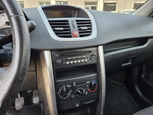 Peugeot 207 view 13