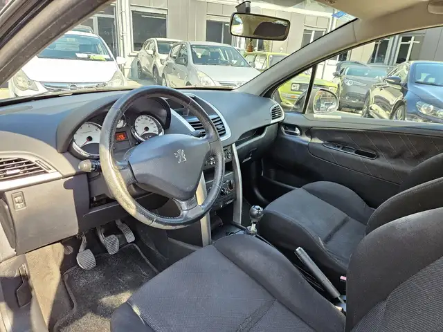 Peugeot 207 view 6