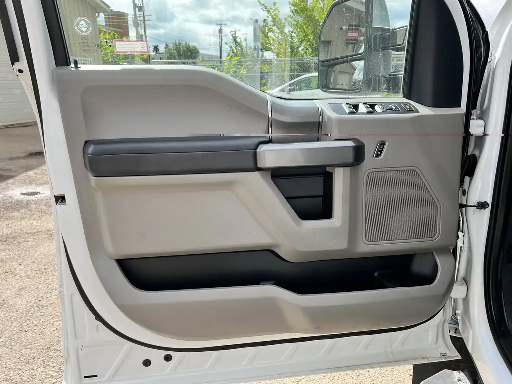 2022 Ford F-350 Super Duty XLT Crew Cab 176 | Premium Pkg | FX4 Pkg | Rear Ca — photo 6