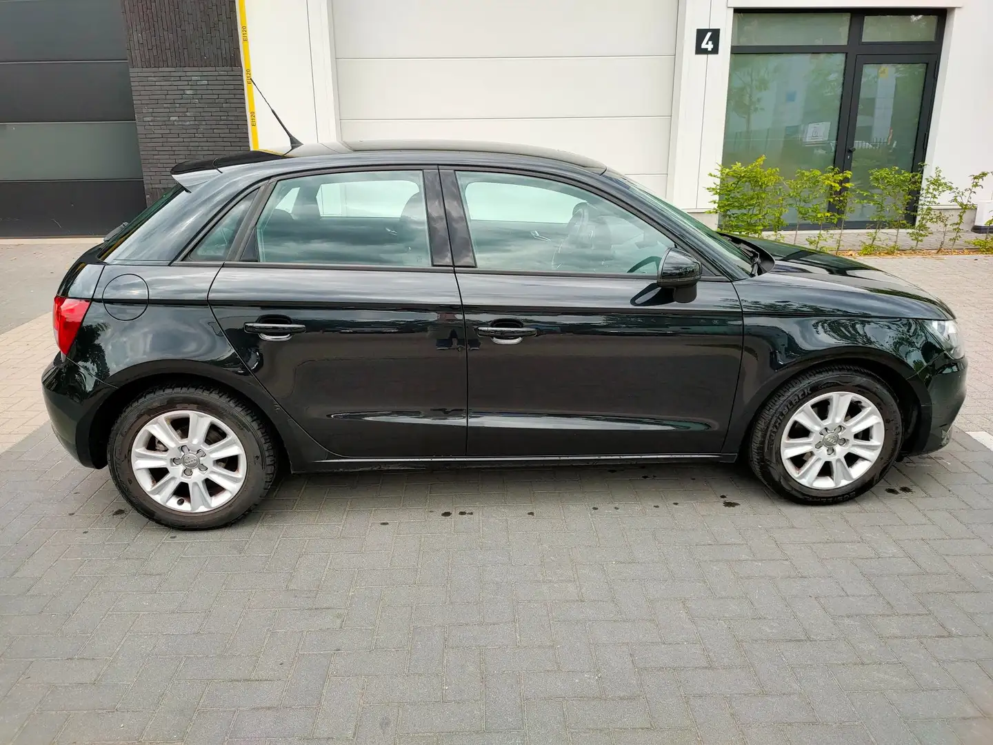 Audi A1 A1 1.2 TFSI Sportback S line Sportpaket Noir - 2