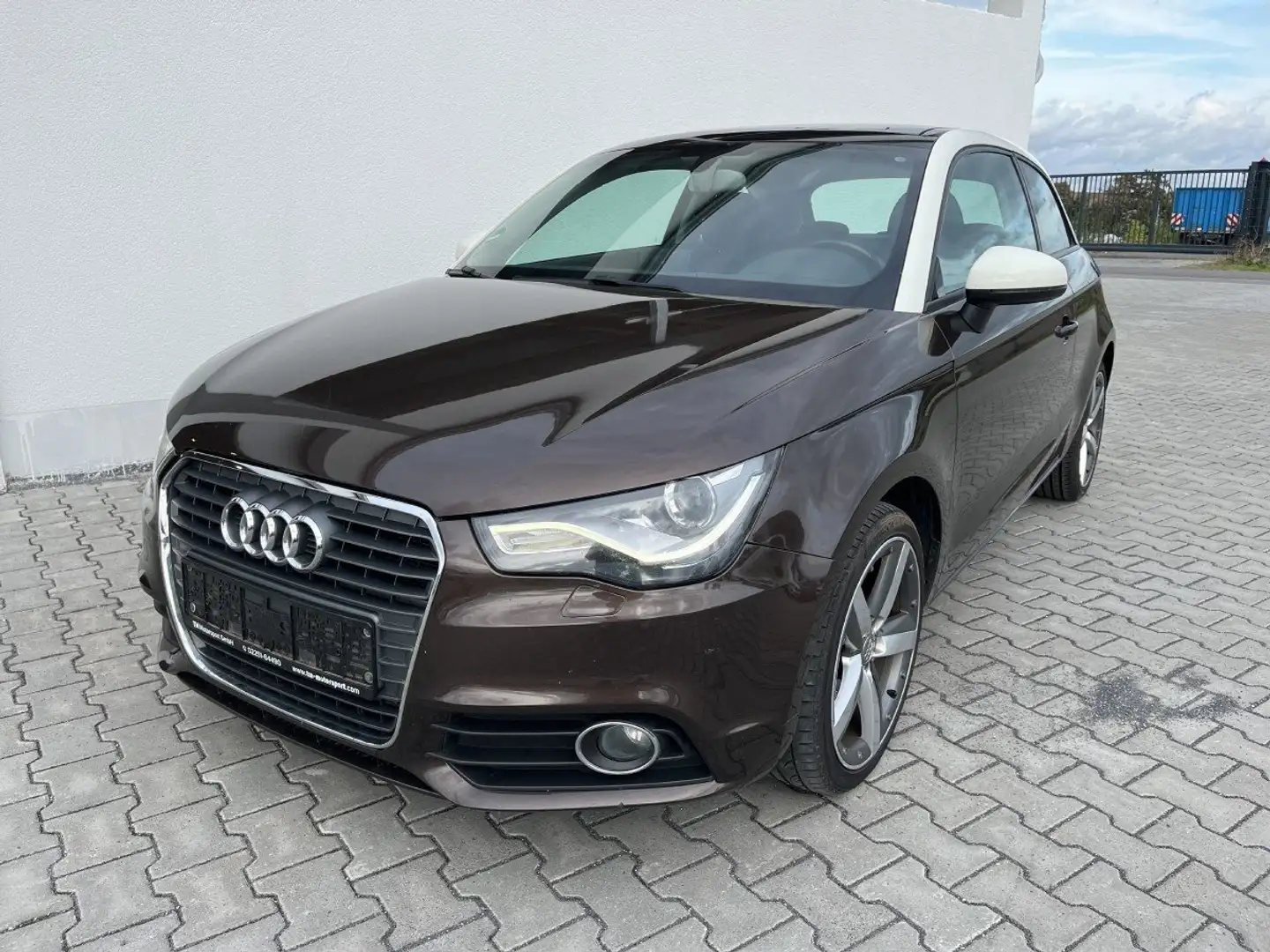 Audi A1 1.6 TDI Ambition Braun - 1