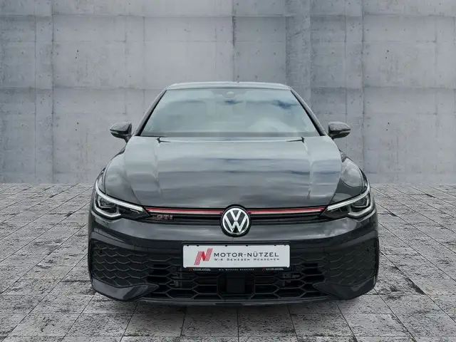 Volkswagen Golf view 3
