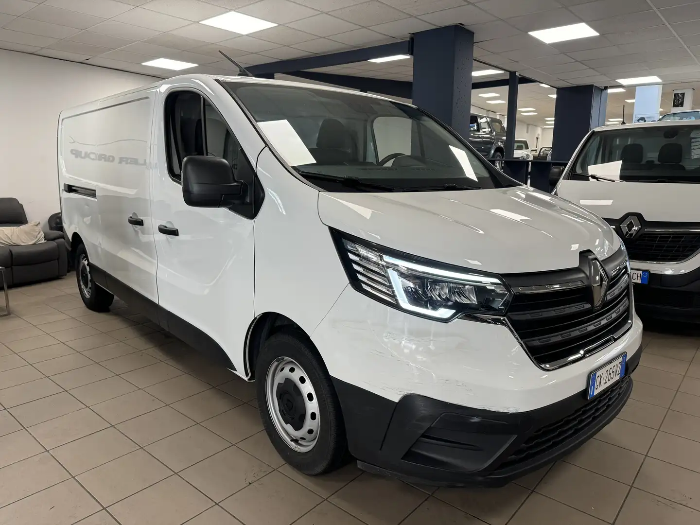 Renault Trafic T30 2.0 blue dci 130cv L2H1 + IVA - 1