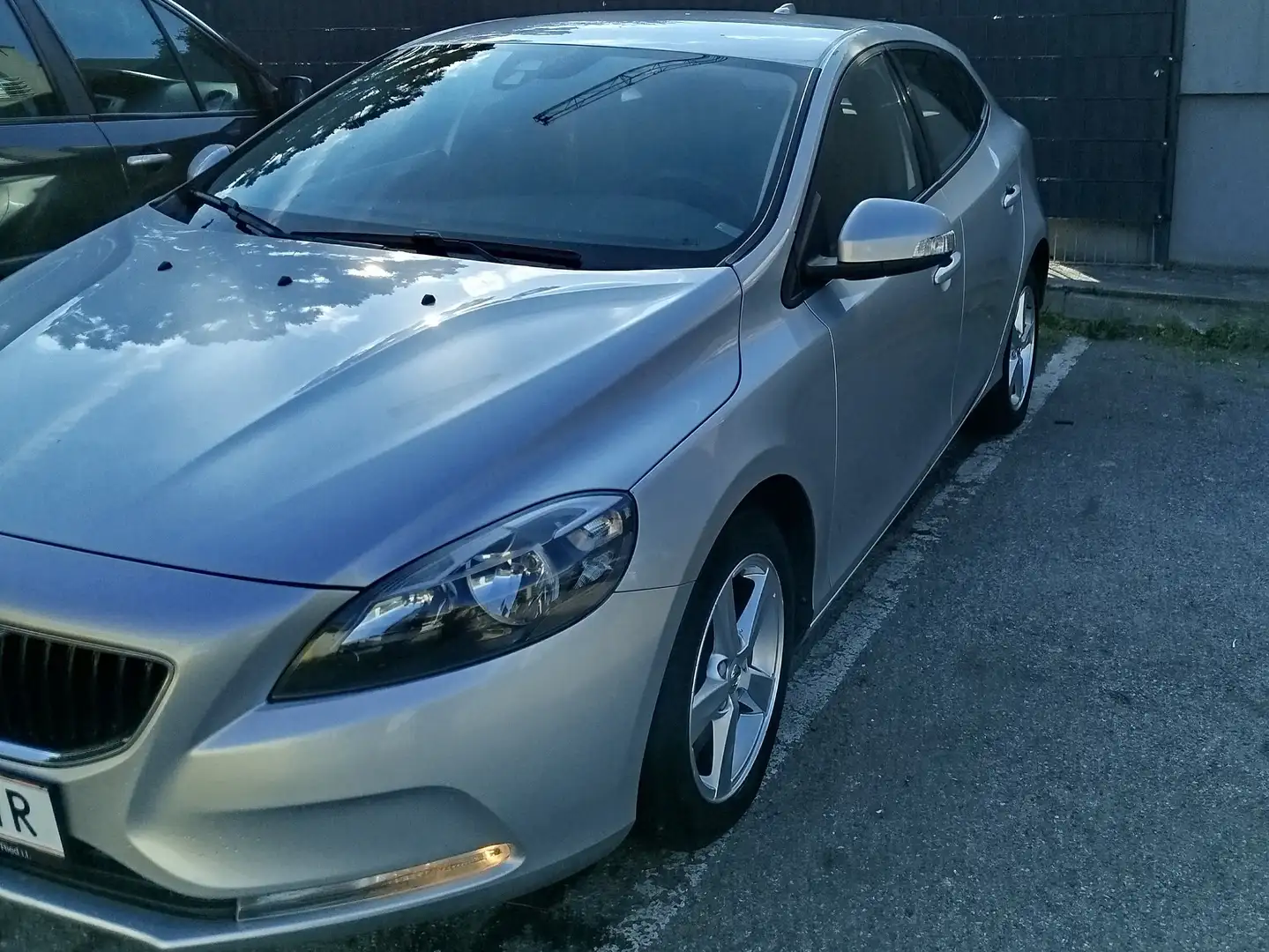 Volvo V40 V40 D2 Kinetic Geartronic Kinetic Silber - 2