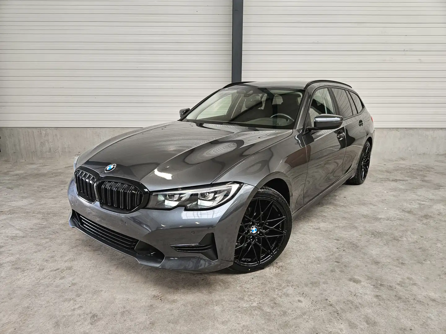 BMW 316 ✖ 19' PACK M | AUTO | CARPLAY | TOIT PANO✔ Grijs - 1
