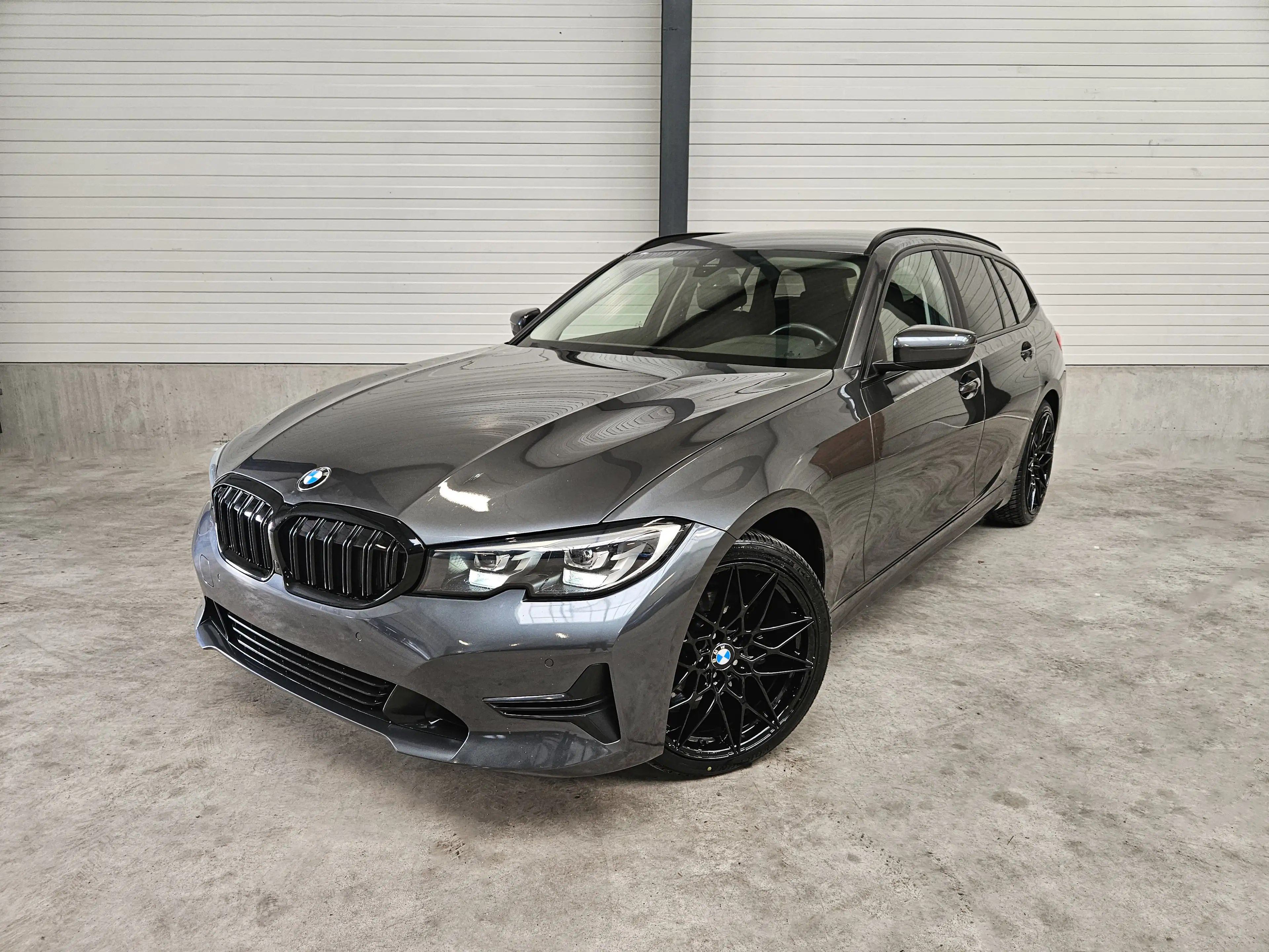 BMW 316 ✖ 19' PACK M | APPLE CARPLAY | TOIT OUVRANT✔