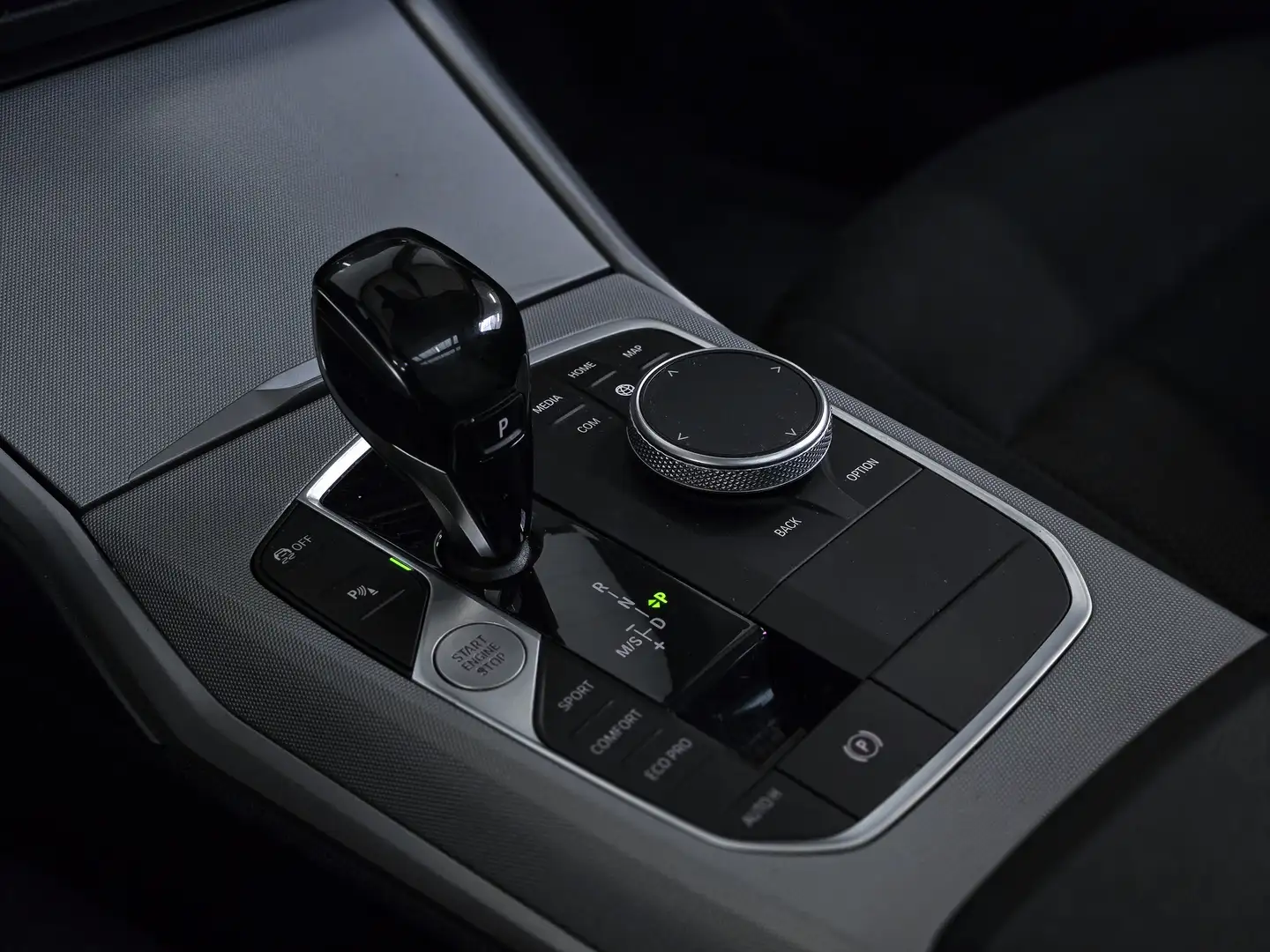 BMW 316 ✖ 19' PACK M | AUTO | CARPLAY | TOIT PANO✔ Grijs - 2