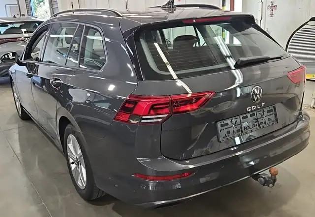 Volkswagen Golf view 4