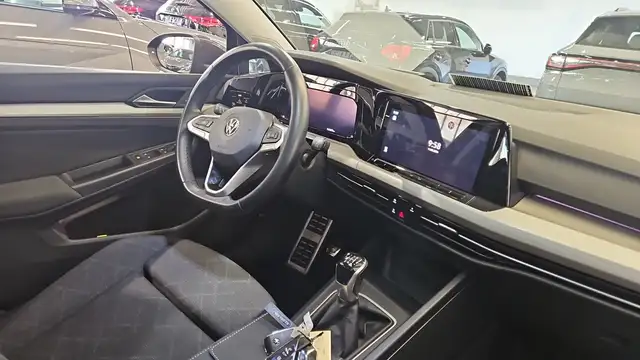 Volkswagen Golf view 9