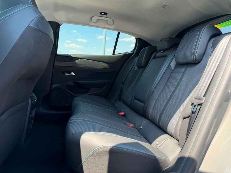Peugeot 408 Allure Hybrid 145PS e-DSC6 *360° KAMERA* — photo 12