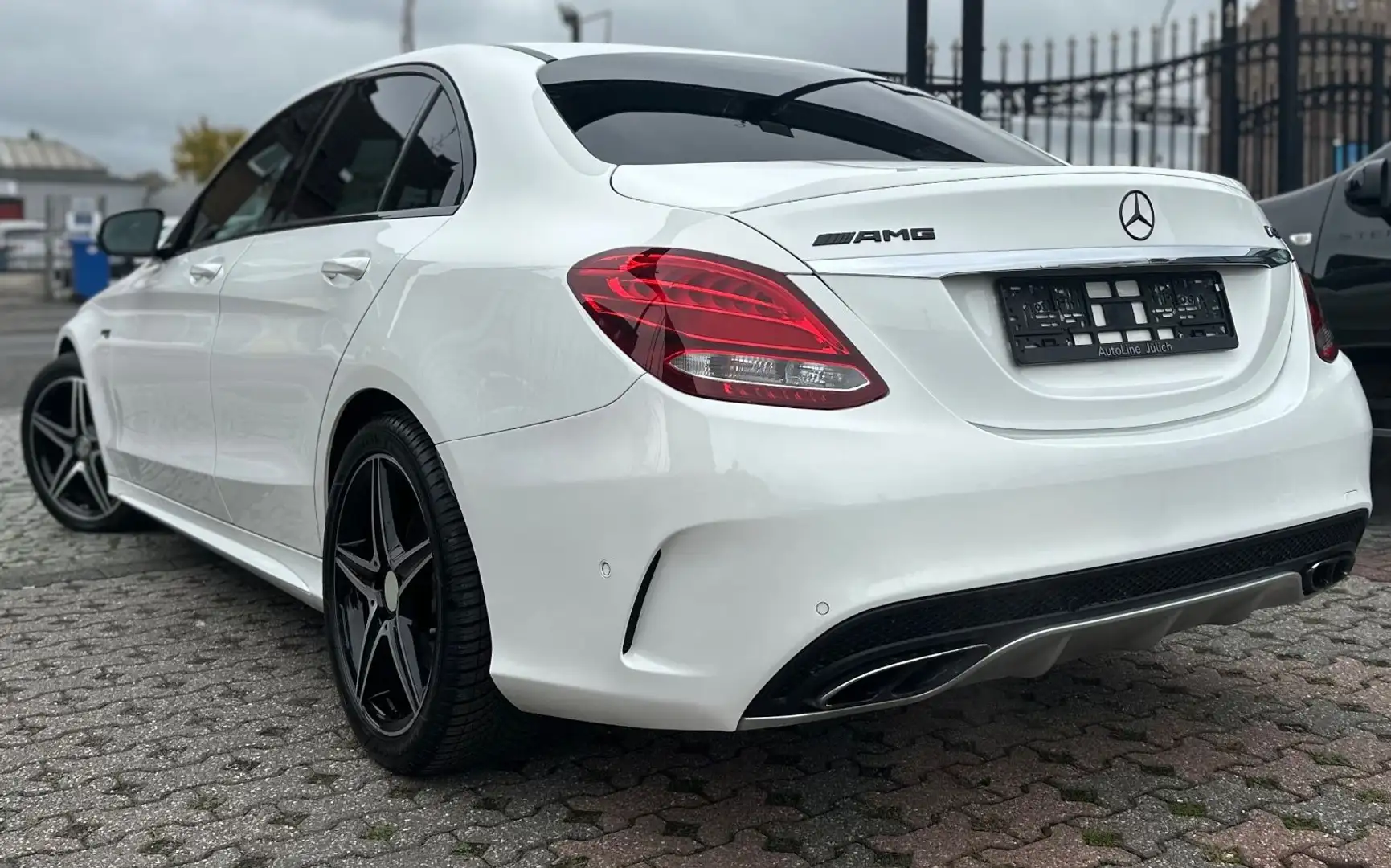 Mercedes-Benz C 43 AMG NAVI-SHZ*4MATIC*TEMPO-NR*SPORTPAKET*PDC Weiß - 2