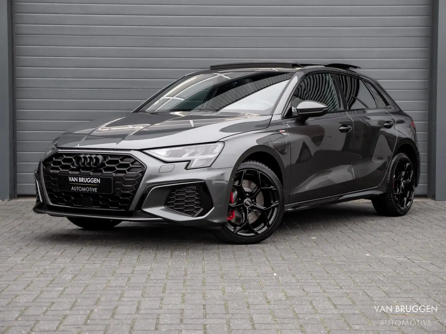 Audi A3 Sportback 45 TFSI E S-Line Pano RS-Stoelen B&O S3 Grijs - 1