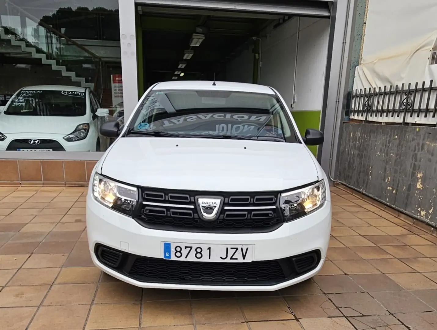 Dacia Logan 1.0 Ambiance 54kW Blanc - 1