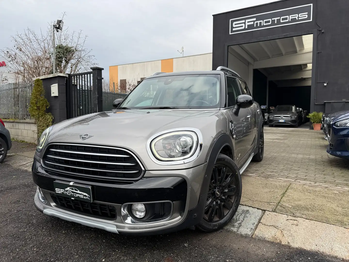 MINI Cooper D Countryman Mini Countryman F60 2017 2.0 Boost all4 auto my18 Gris - 2