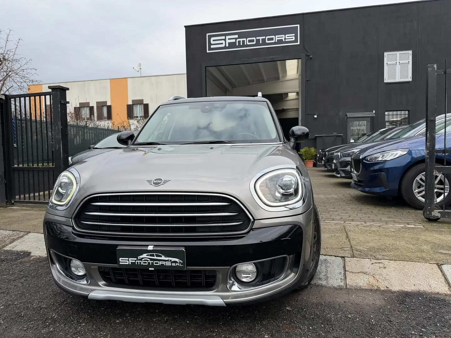 MINI Cooper D Countryman Mini Countryman F60 2017 2.0 Boost all4 auto my18 Gris - 1