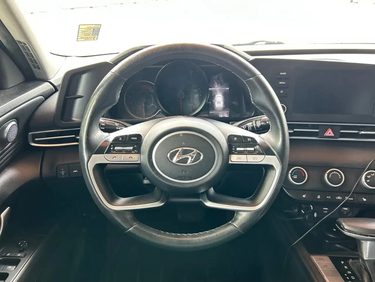 Hyundai ELANTRA снимка Hyundai ELANTRA