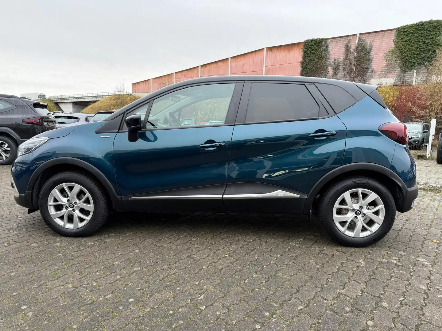 Renault Captur 0.9 TCe 90 LIMITED DELUXE KLIMA|NAVI|PDC Blau - 2