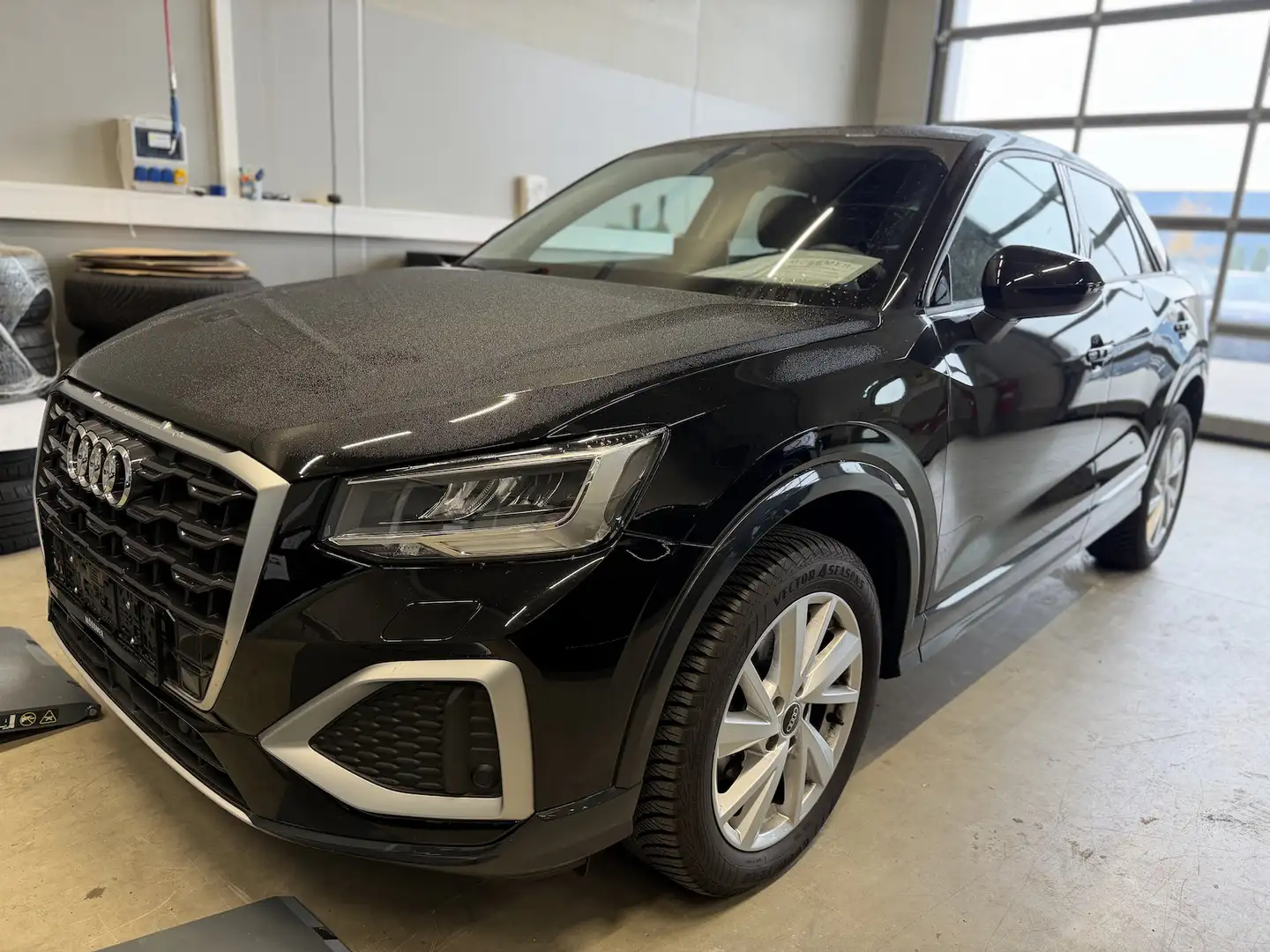 Audi Q2 35 TFSI advanced s-tronic Navi 17´´ PDC Schwarz - 1