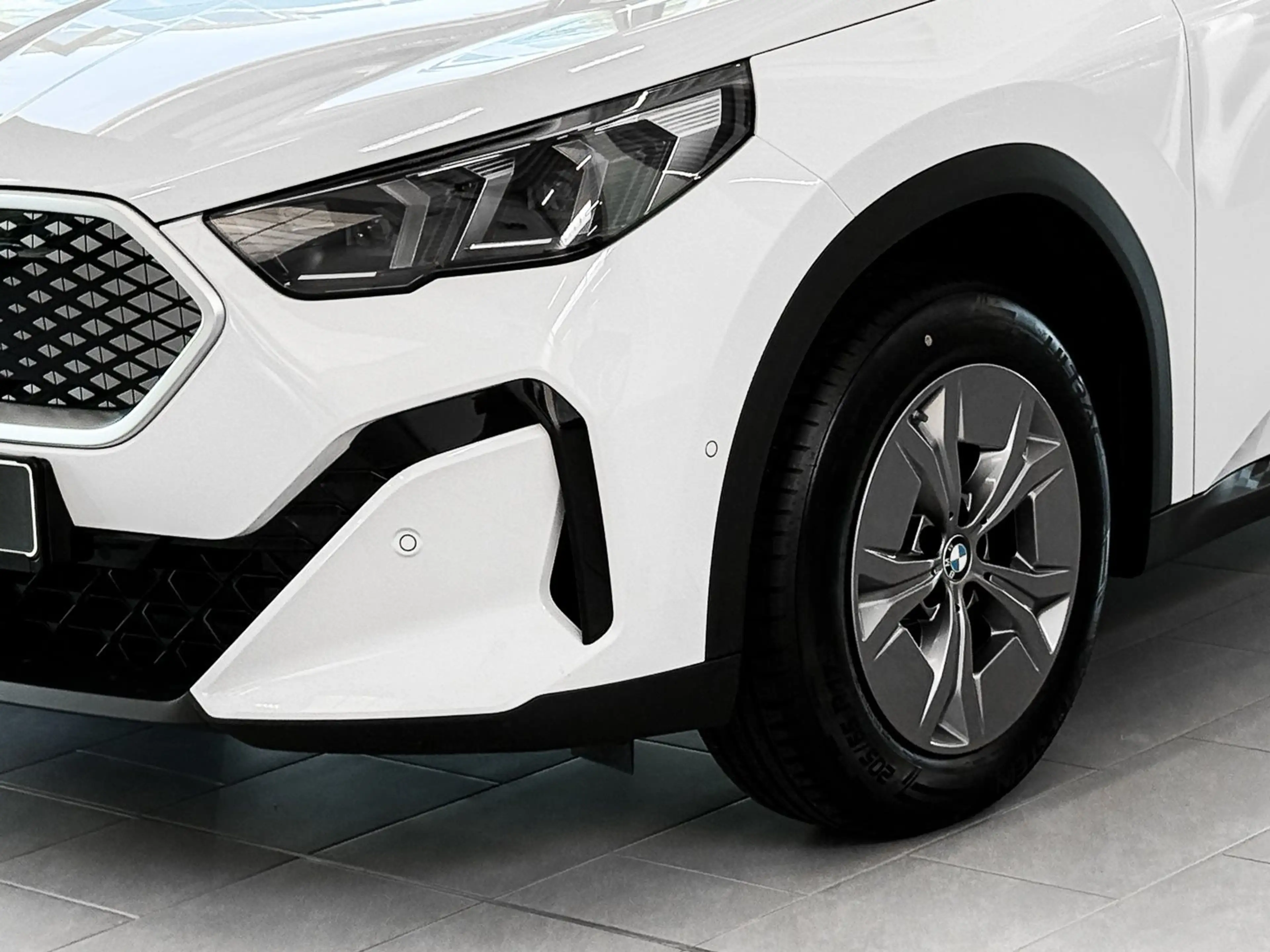 BMW iX2 eDrive20 ACC RFK NAVI Standh. LED PDC V+H — photo 3