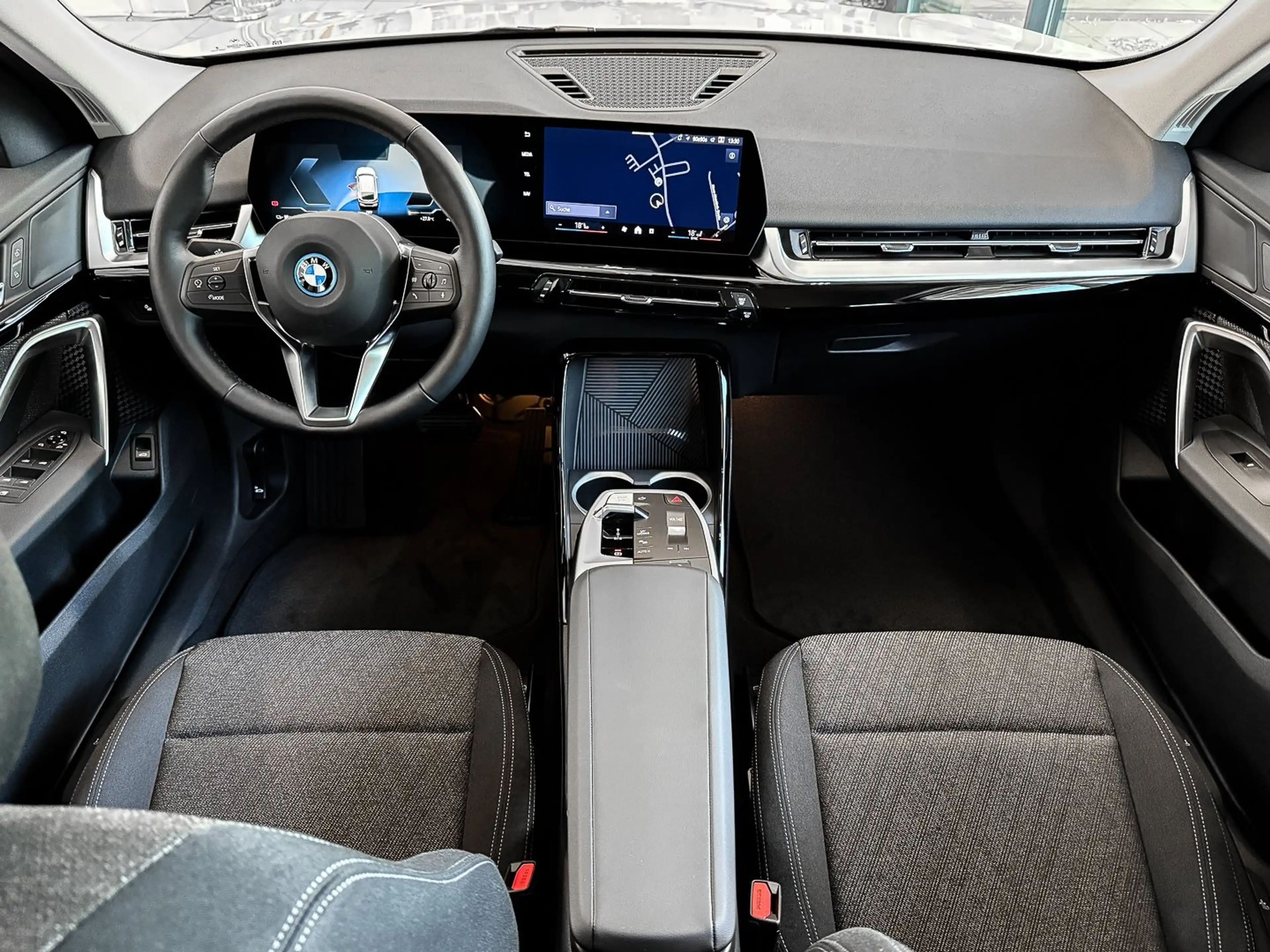 BMW iX2 eDrive20 ACC RFK NAVI Standh. LED PDC V+H — photo 7