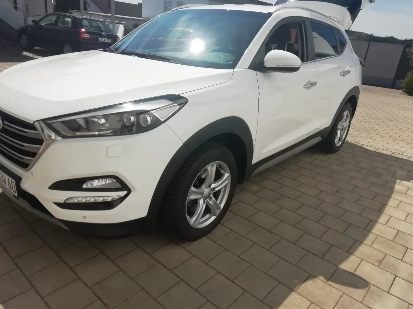 Hyundai TUCSON Premium 4WD Weiß - 1