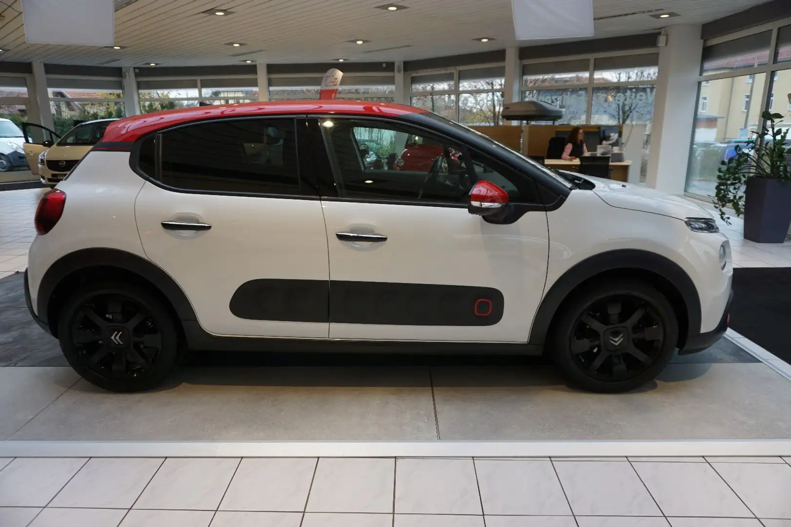 Citroen C3 Shine NAVI, SITZHEIZUNG, KLIMAAUTOMATIK, PDC Weiß - 2