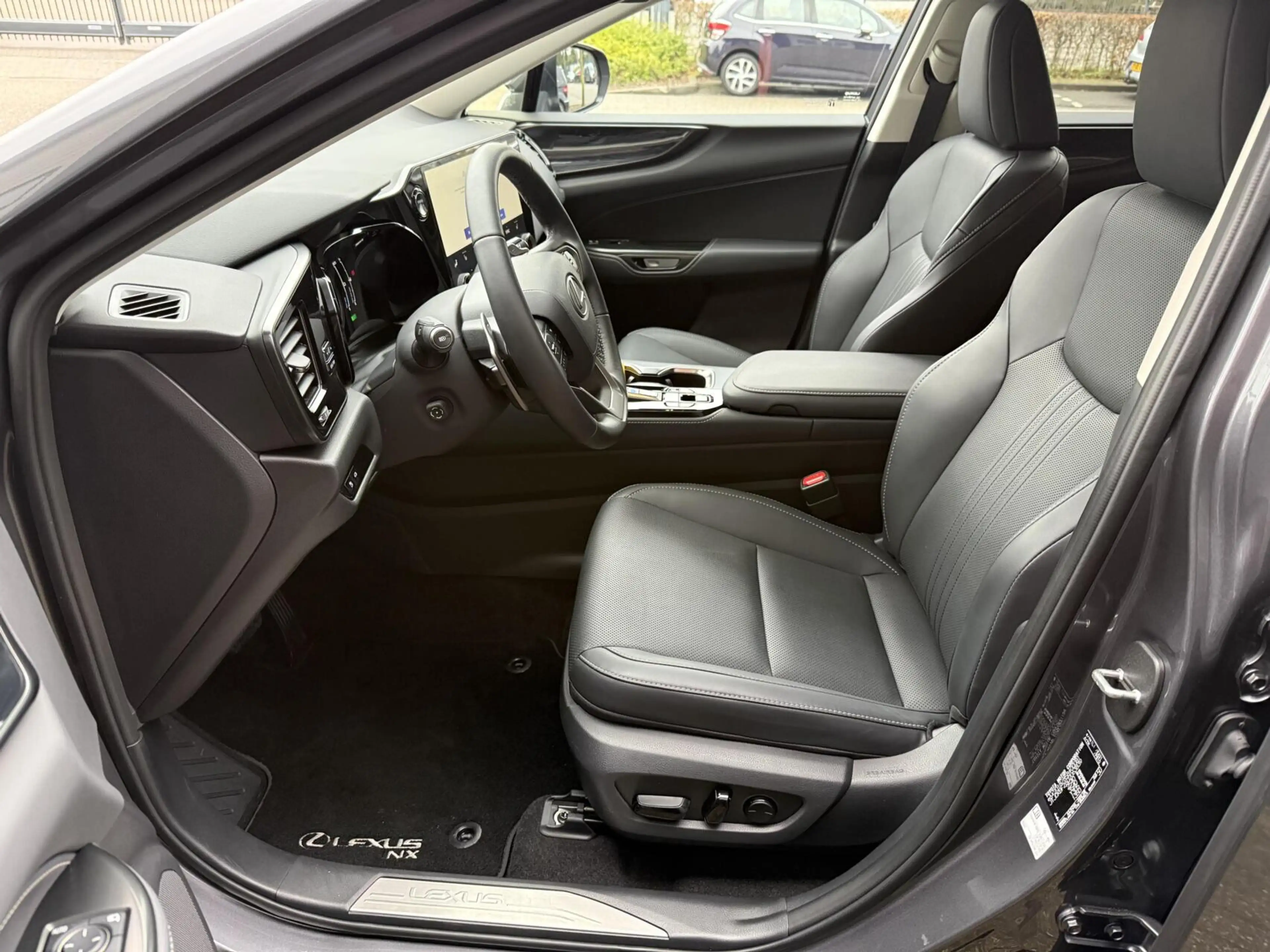 Lexus NX 450h+ AWD Luxury Line TREKHAAK — photo 4