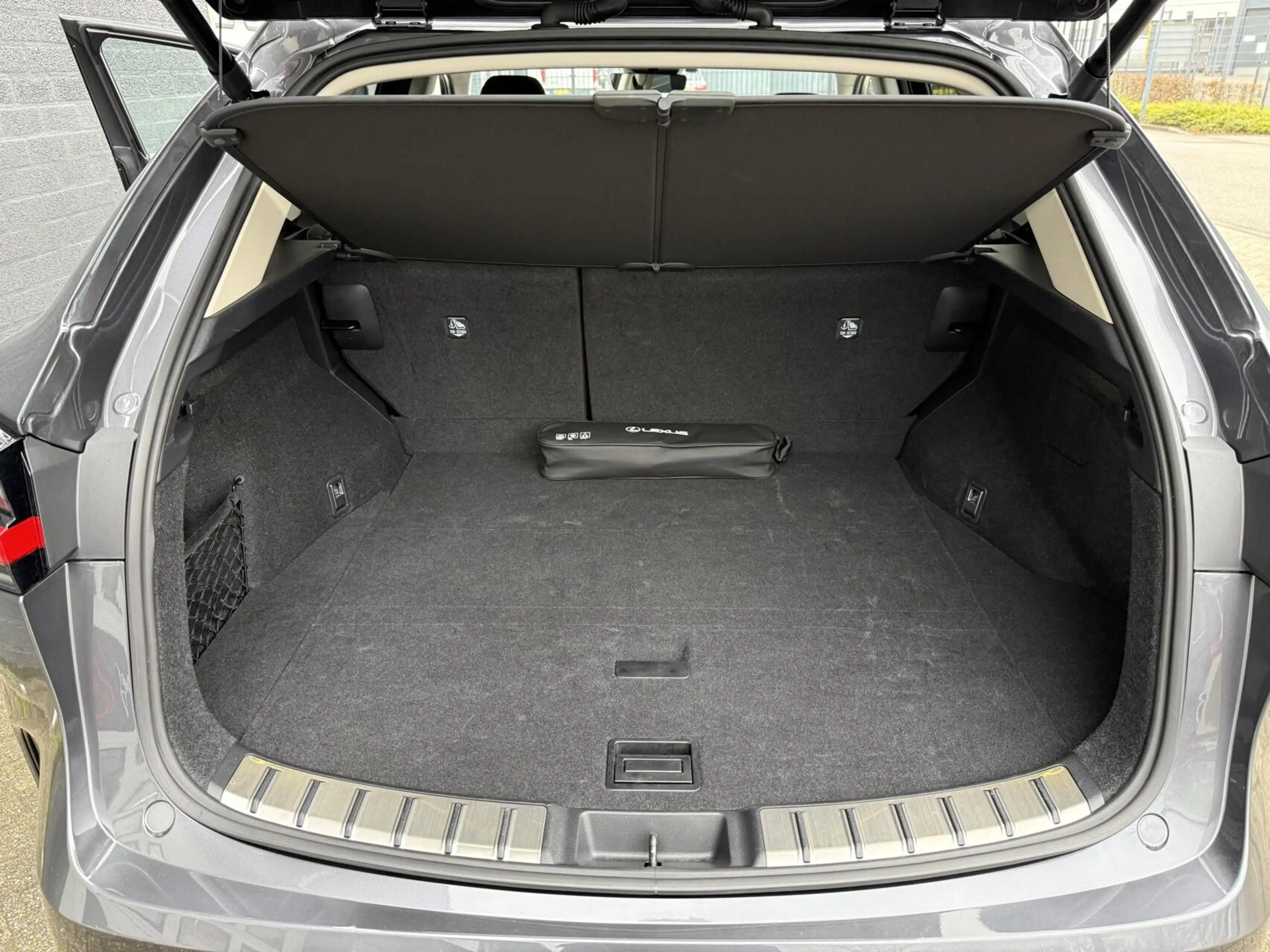 Lexus NX 450h+ AWD Luxury Line TREKHAAK — photo 23