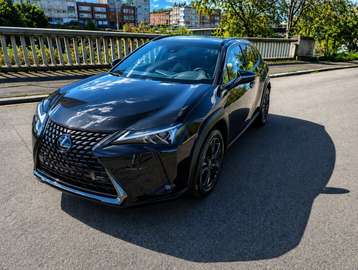 Black Line  - 62.800 km–  Garantie Lexus 2032