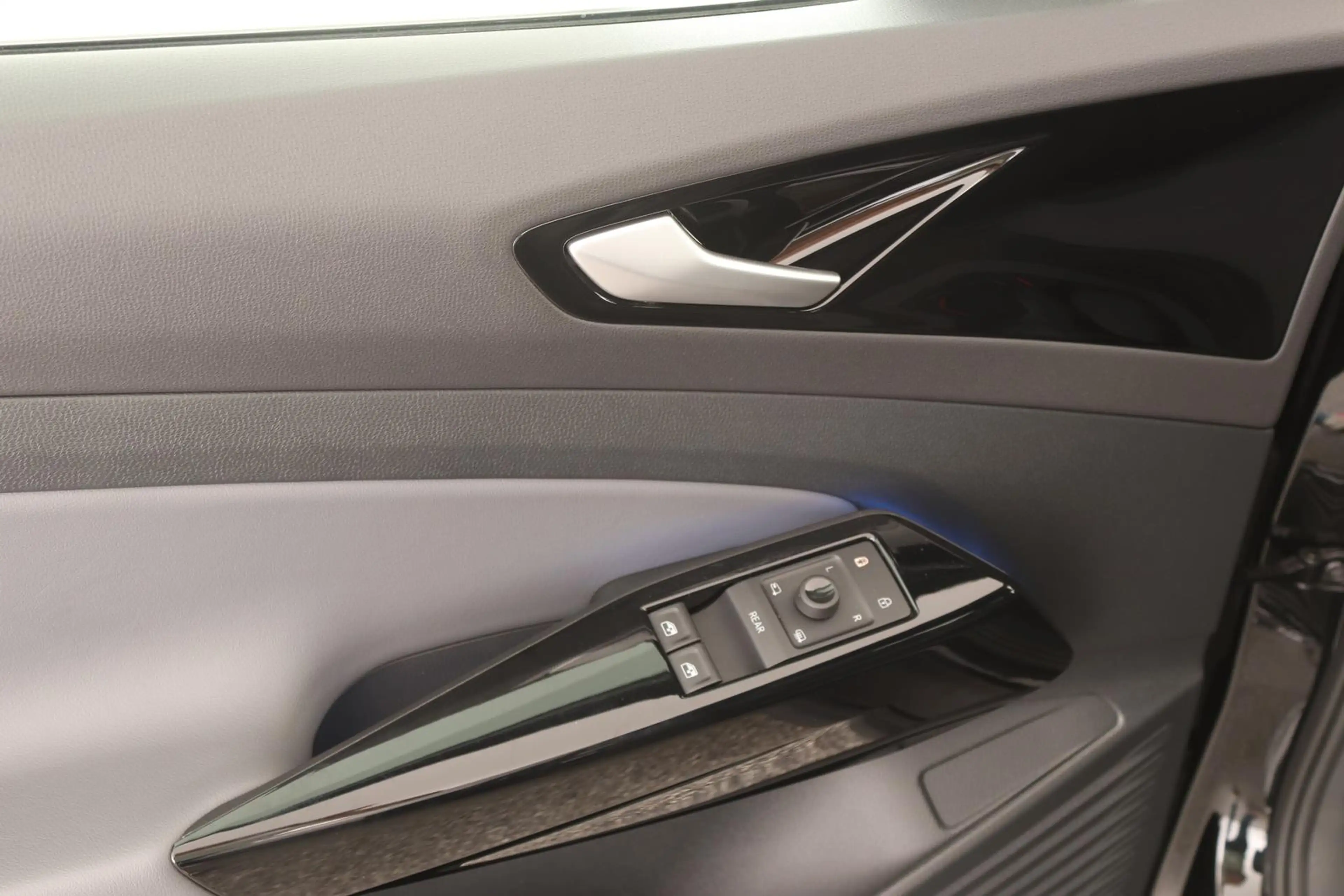 Volkswagen ID.4 Pro Performance MATRIX ACC WÄRMEPUMPE APP DAB WSS — photo 11