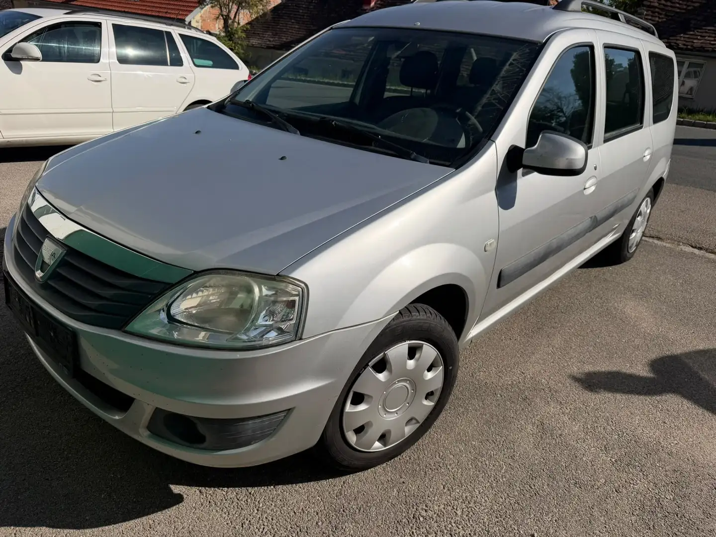 Dacia Logan MCV Lauréate 1,6 MPI - 1