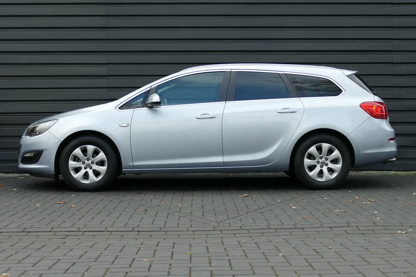 Opel Astra Sports Tourer 1.4 TURBO 140PK BLITZ / NAVI / AIRCO Gris - 2