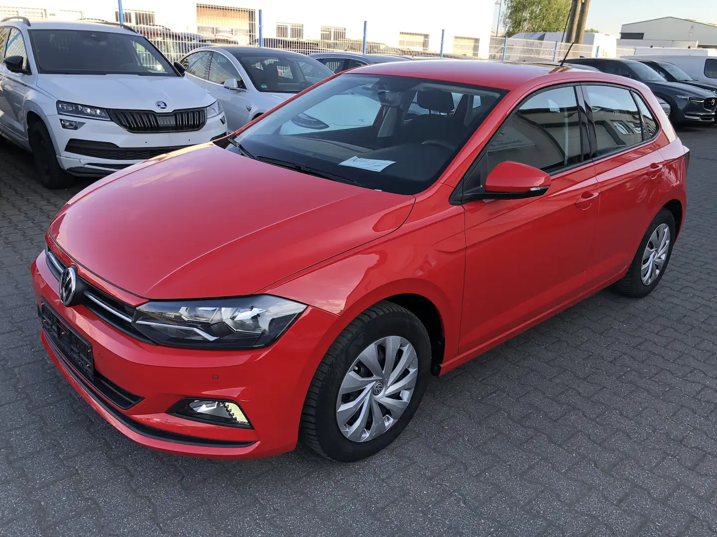 Volkswagen Polo Comfortline 1.0 Benzin, Klima Rouge - 1