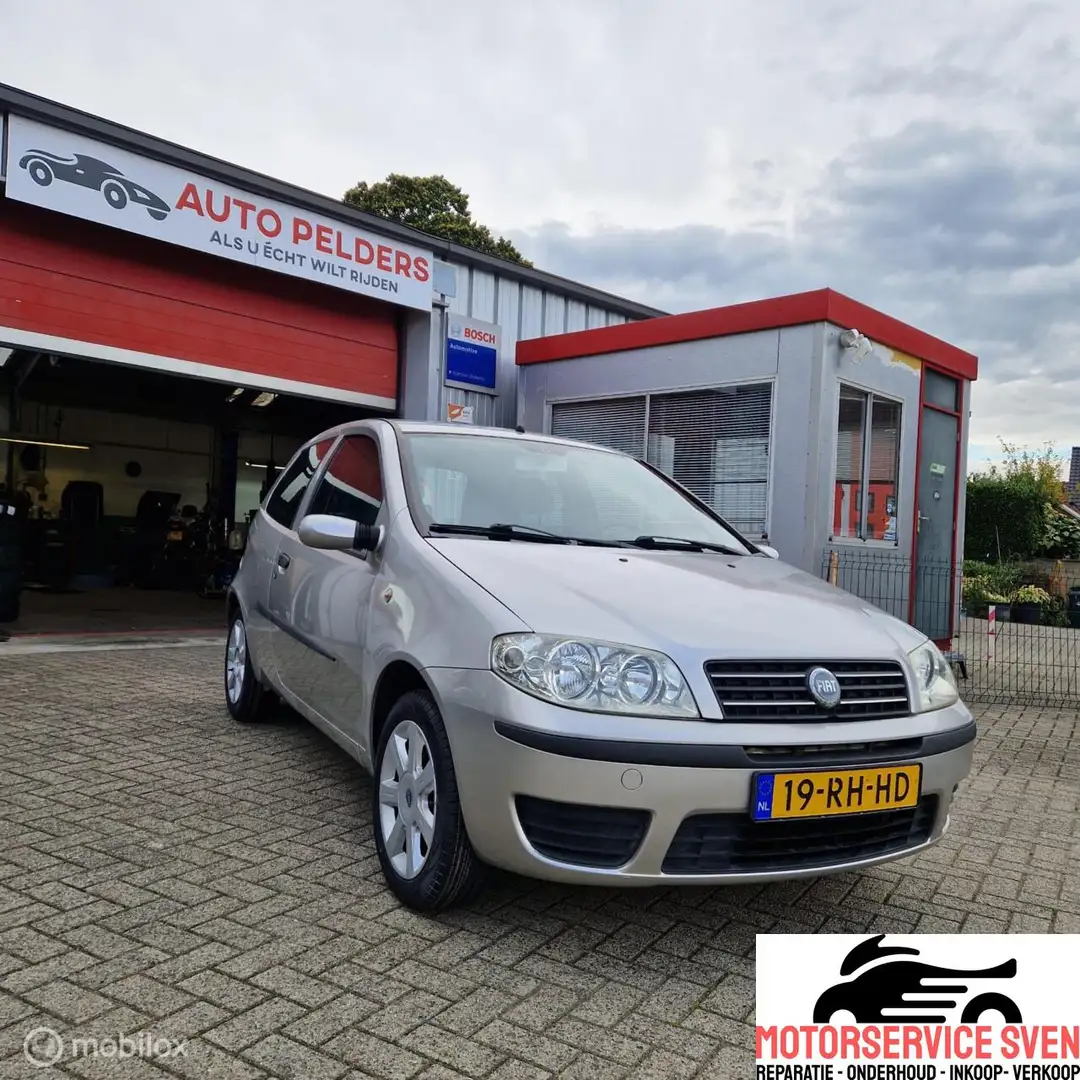 Fiat Punto 1.4-16V Dynamic Grijs - 2