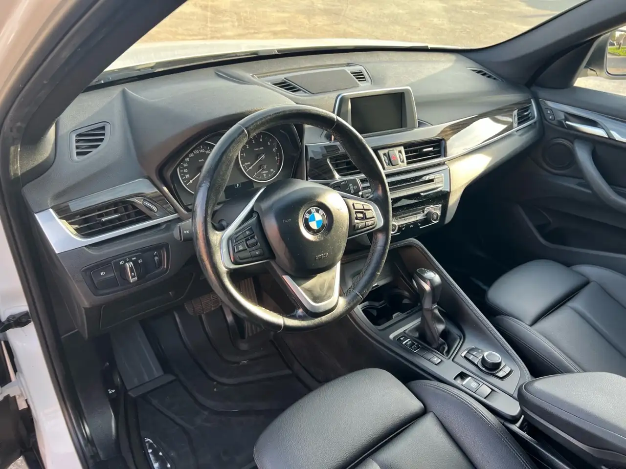 BMW X1 снимка BMW X1