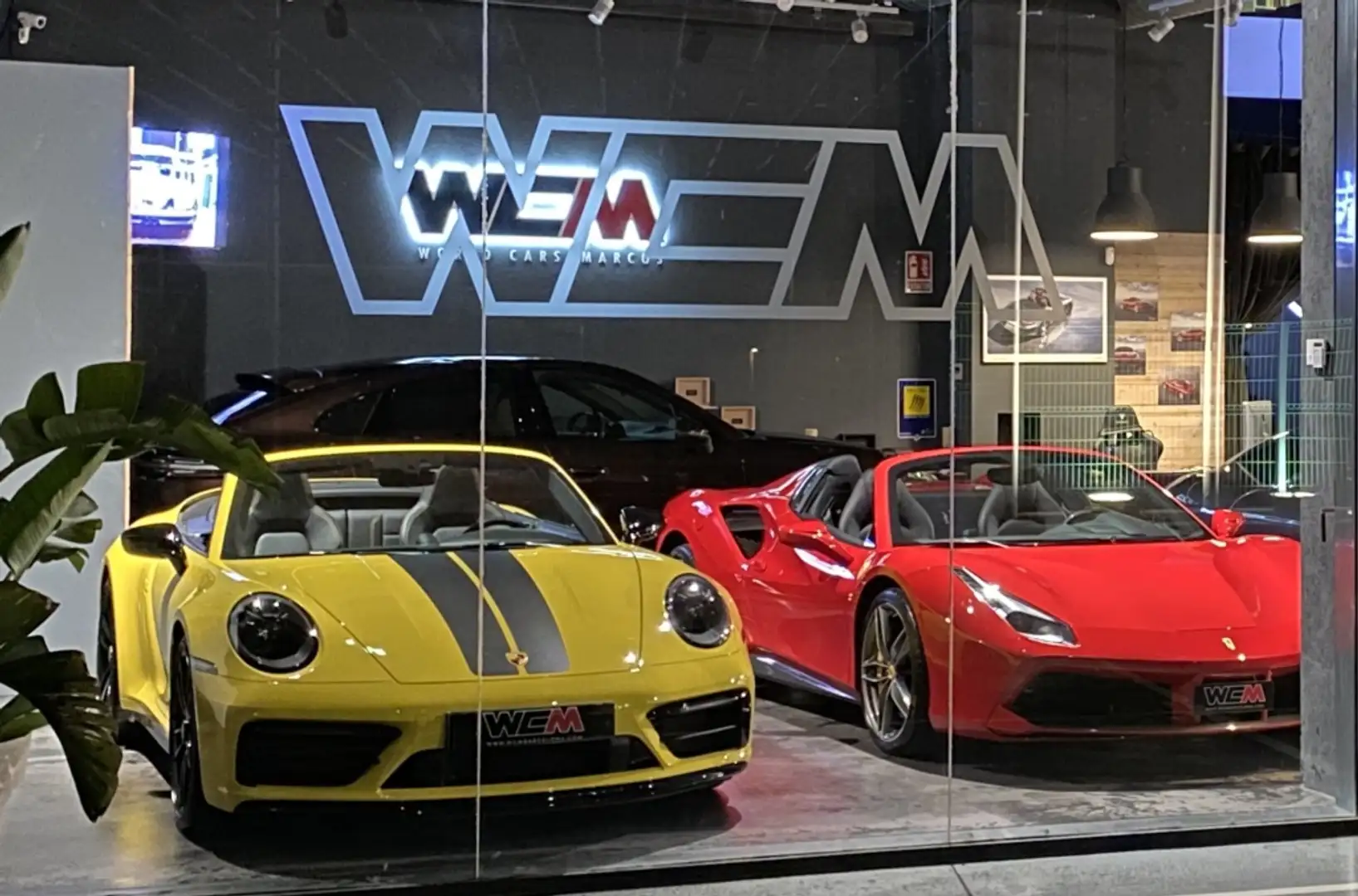Porsche 992 Targa 4 GTS PDK Negro - 2