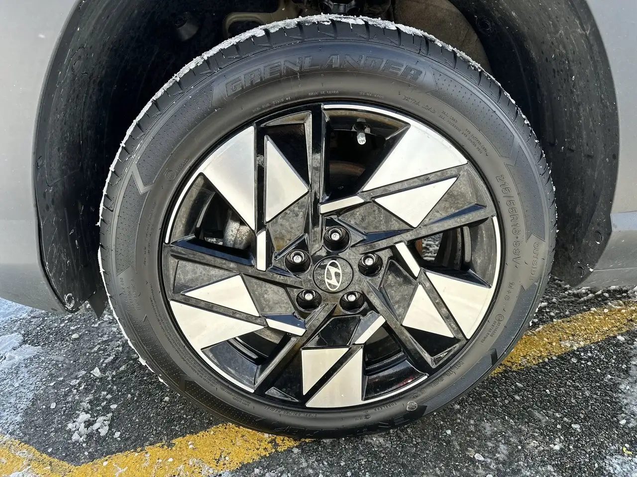 Hyundai KONA снимка Hyundai KONA