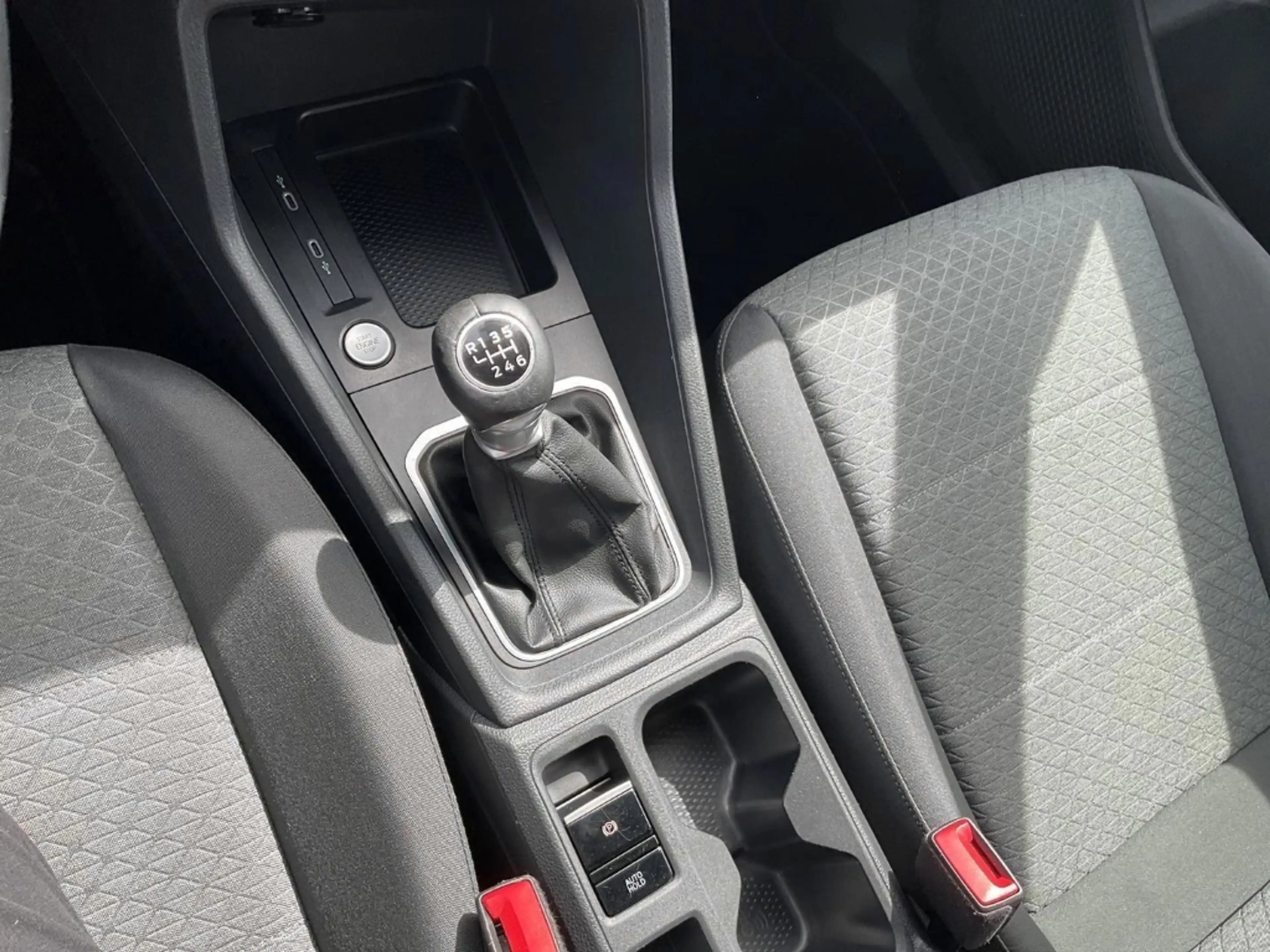 Ford Grand Tourneo 2.0 Aut Titanium AHK Navi DAB SHZ RFK — photo 13