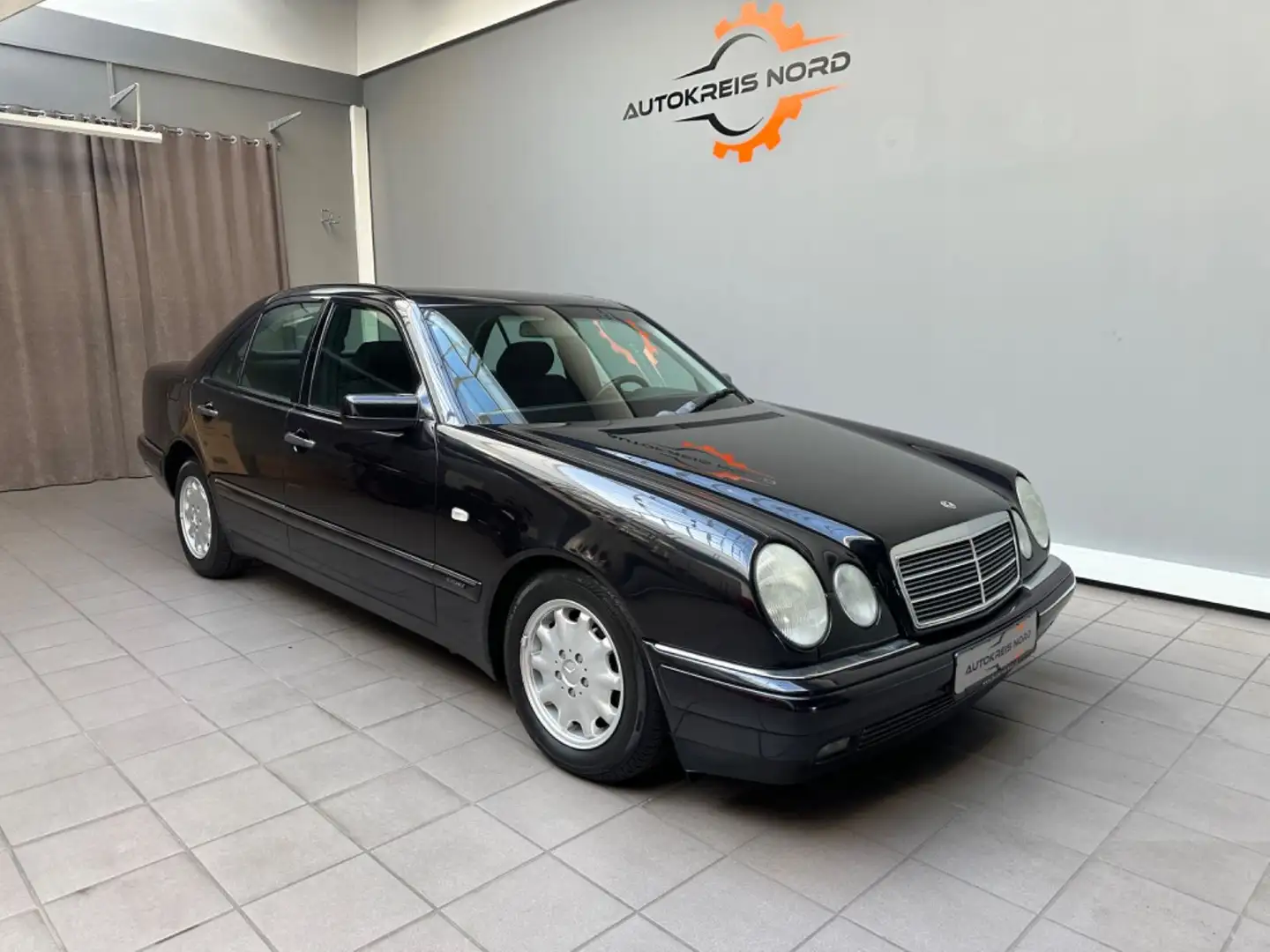 Mercedes-Benz E 240 Elegance Limo +NEU HU+KLIMA+ Negro - 2
